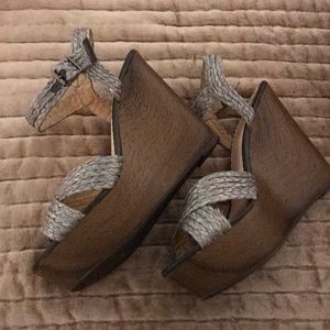 Women’s 9.5 platform Madison Wilma heels